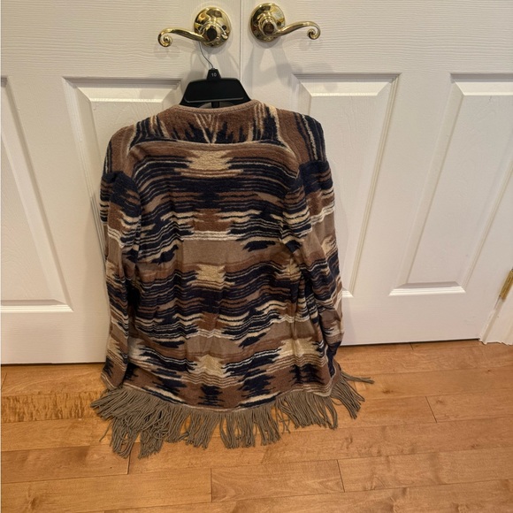 Lucky Brand Throw sweater w frills super soft - Picture 2 of 2